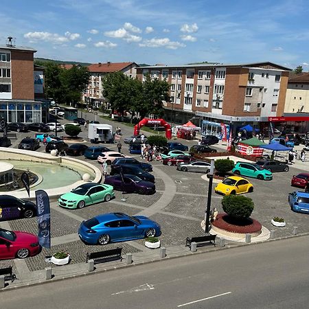 Apartament Ultra Central 1 Appartement Hunedoara Buitenkant foto