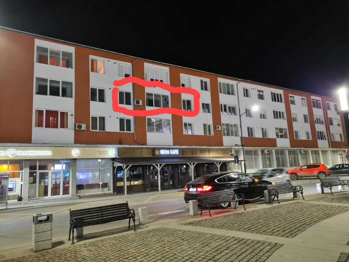 Apartament Ultra Central 1 Appartement Hunedoara Buitenkant foto