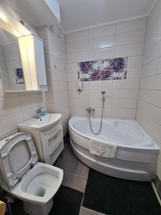 Apartament Ultra Central 1 Appartement Hunedoara Buitenkant foto