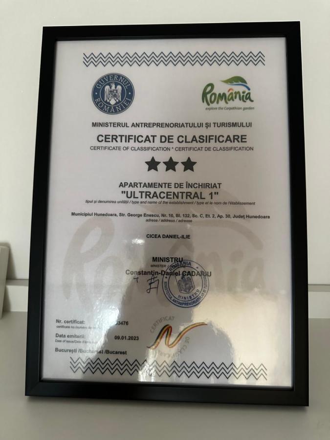 Apartament Ultra Central 1 Appartement Hunedoara Buitenkant foto